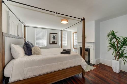 5 Bed Historic Home - Steps From King Street! - image 3