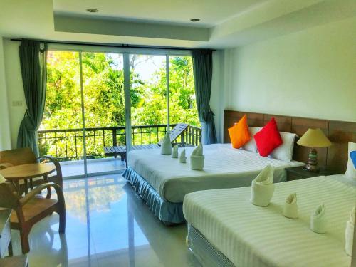 room detail thumbnail 2
