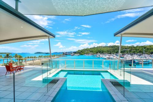 Pavillions Penthouse 25 - Luxury Waterfront Apartment with Private Roof top pool and buggy