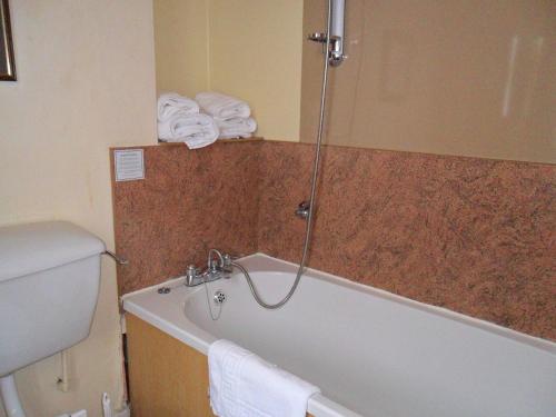 Ord Arms Hotel - image 10