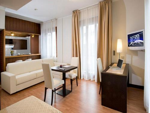 Suite Hotel Elite - image 11
