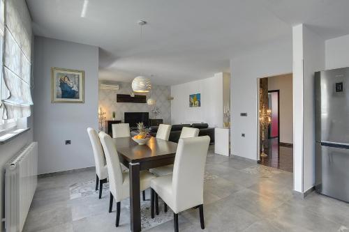  Villa Ella, 52444 Kringa