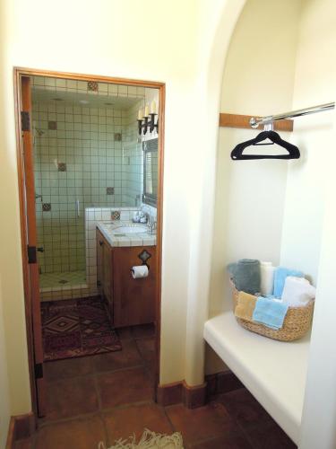 Croad Vineyards - The Inn - image 8
