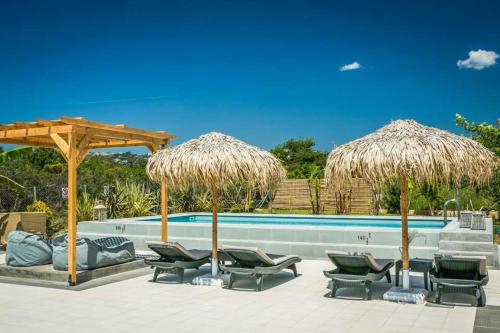  Agia Pelagia Villa Sleeps 6 Pool Air Con WiFi in Svoronata