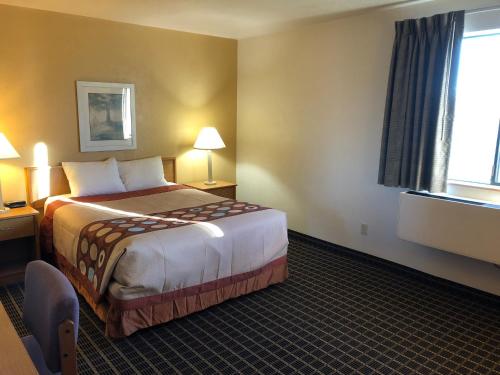 ซูเปอร์ 8 บาย วินด์แฮม แคลมัทฟอลส์ (Super 8 By Wyndham Klamath Falls) in แคลมัทฟอลส์ (OR)