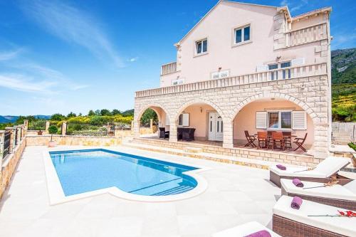  Zvekovica Villa Sleeps 9 Pool Air Con WiFi, Unterkunft in Zvekovica