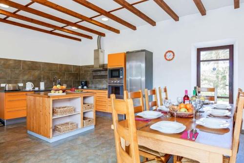 s'Horta Villa Sleeps 10 Pool Air Con WiFi gîte à louer Calonge