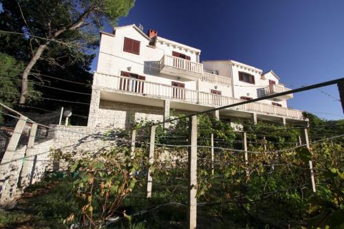  Apartments Lucia in Pučišća