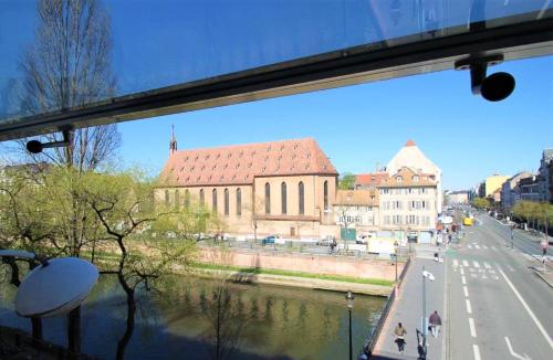 Au cœur de Strasbourg, 3 pièces vue sur l'Ill!