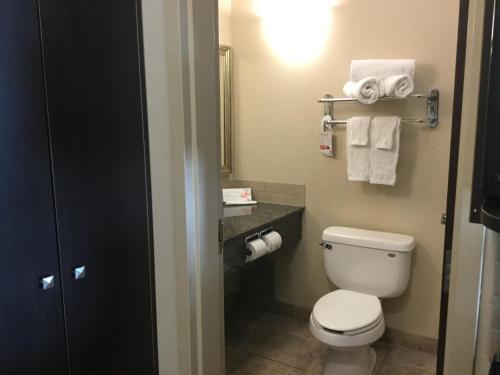 Queen Suite - Non-Smoking