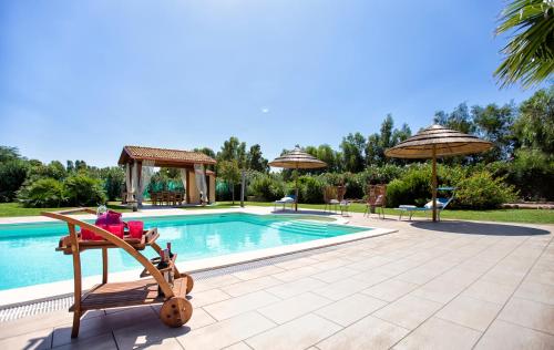 Villa Serena with independent pool, 2 living rooms and 2 kitchens, totally surrounded by nature
