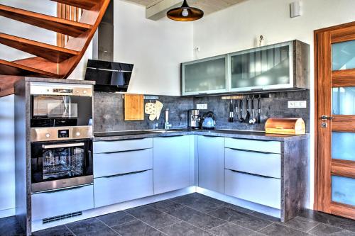 кухня, Holiday House Sabala 2 in Стара Лесна