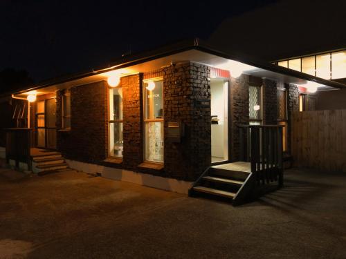 PUPUKE MANOR MOTEL - image 3