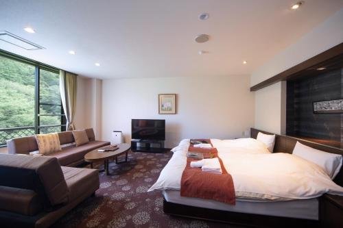 room detail thumbnail 1