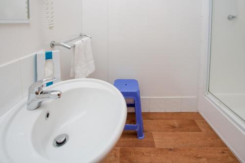 2 bedrooms, 5 beds