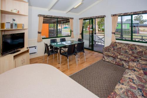 BIG4 Bendigo Park Lane Holiday Park Bendigo Park Lane Holiday Park is perfectly located for both business and leisure guests in Bendigo. The hotel has everything you need for a comfortable stay. Facilities like BBQ facilities, laundry s