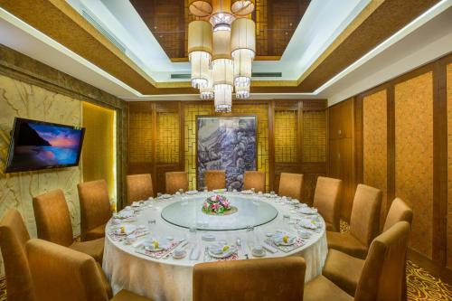 레스토랑, 하노이 호텔 (Hanoi Hotel) in 하노이