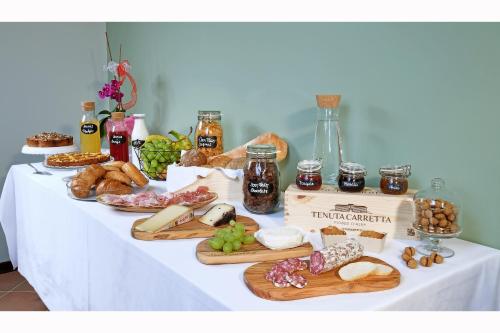 Panoramic Villa Garassino - country rooms and fine restaurant - 레스토랑
