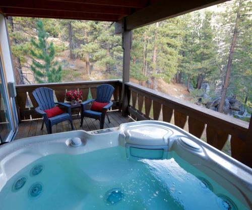 Mountain Cabin with Hot Tub and Sauna - Incline Village