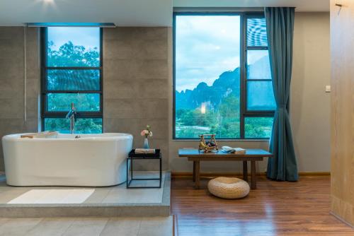 ห้องน้ำ, หยางซั่ว เซน การ์เดน รีสอร์ต (Yangshuo Zen Garden Resort) in บิ๊ก บันยัน ทรี