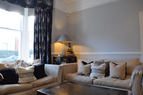 2 Bedroom House In Clapham Common, Clapham, London