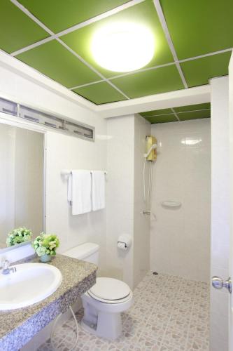 room detail thumbnail 2