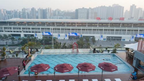 游泳池, 龍珠達國際酒店 (Longzhuda International Hotel) in 珠海