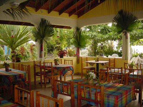 Restaurante, Sunset Bay Club & SeaSide Resort in Coulibistrie