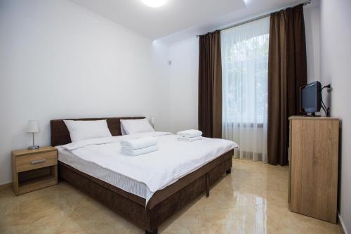 Avangard Kulisha* Apartment - image 6