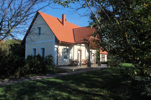 A szálláshely kívülről, Gurudeva Bhavan in Somogyvámos