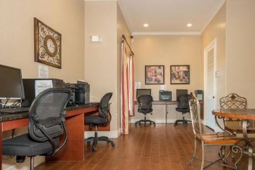 BP621CP Bella Piazza - Three Bedroom Condo - image 6