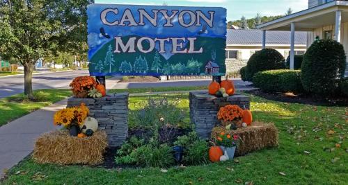 . Canyon Motel