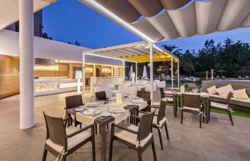 餐廳, 巴瑟羅卡塞雷斯五世世紀酒店 (Barcelo Hotel Caceres V Centenario) in 厄本扎西翁