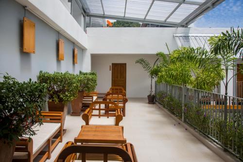 ระเบียง/ชานเรือน, นอนนี่ (Nonnee) in กะตะ