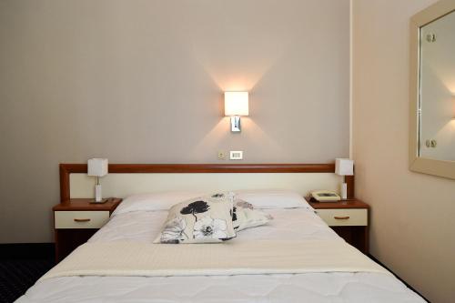 Hotel Anthony Hotel Anthony is conveniently located in the popular Lido Di Jesolo area. The hotel offers a high standard of service and amenities to suit the individual needs of all travelers. Take advantage of the