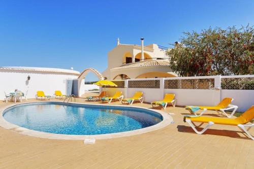 Branqueira Villa Sleeps 8 Pool Air Con WiFi in Branqueira