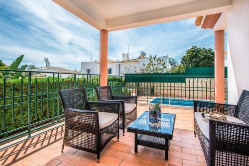  Correeira Villa Sleeps 8 Pool Air Con WiFi in Brejos