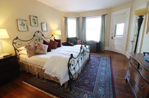 Inn at 835 Boutique Hotel in Springfield, USA