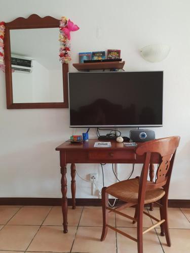 Anse Caritan Mahogany