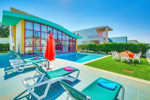  Cerro de Aguia Villa Sleeps 8 Pool Air Con WiFi in Páteo