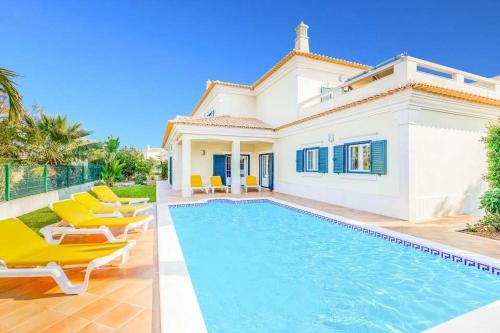  Correeira Villa Sleeps 8 Pool Air Con WiFi in Brejos