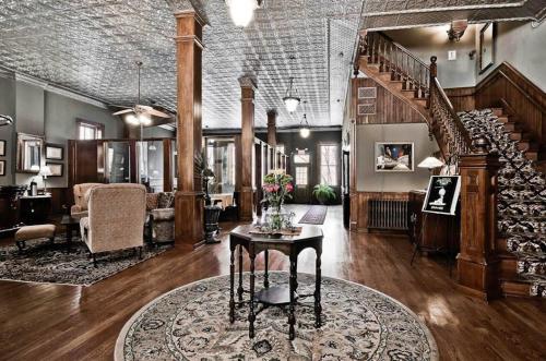 New Orleans Hotel Eureka Springs – Eureka Springs, AR