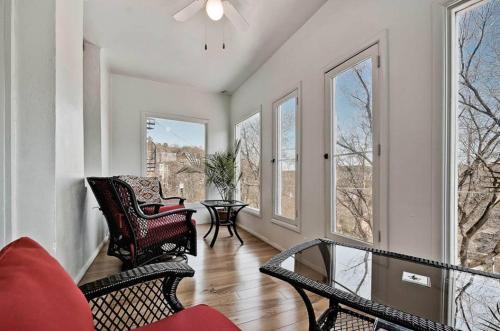 New Orleans Hotel Eureka Springs – Eureka Springs, AR