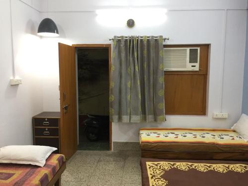 2 AC Rooms with Kitchen & Lounge near Ganges