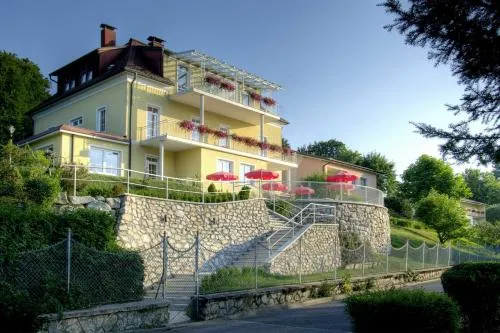 Appartements Schwarzvilla in Velden am Wörthersee, Österreich