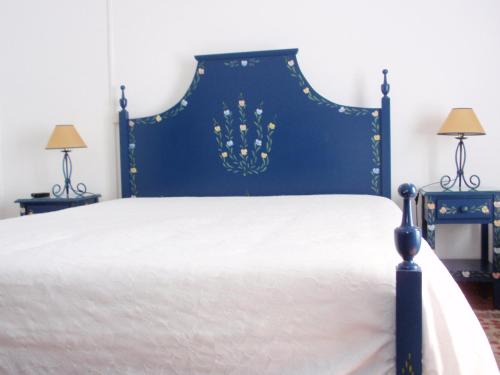2 double beds, 1 twin bed