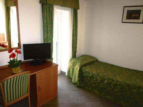 1 twin bed