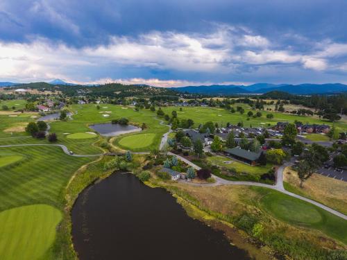 Resort at Eagle Point Golf Club Lodging