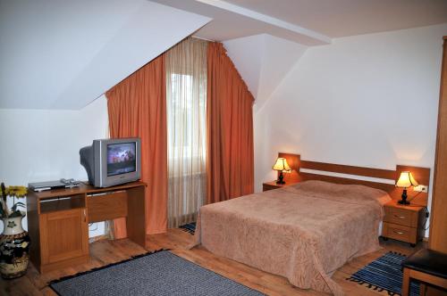 TES Royal Plaza Apartments - image 8