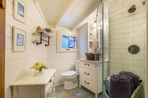 Redwood Hollow Cottages - image 10
